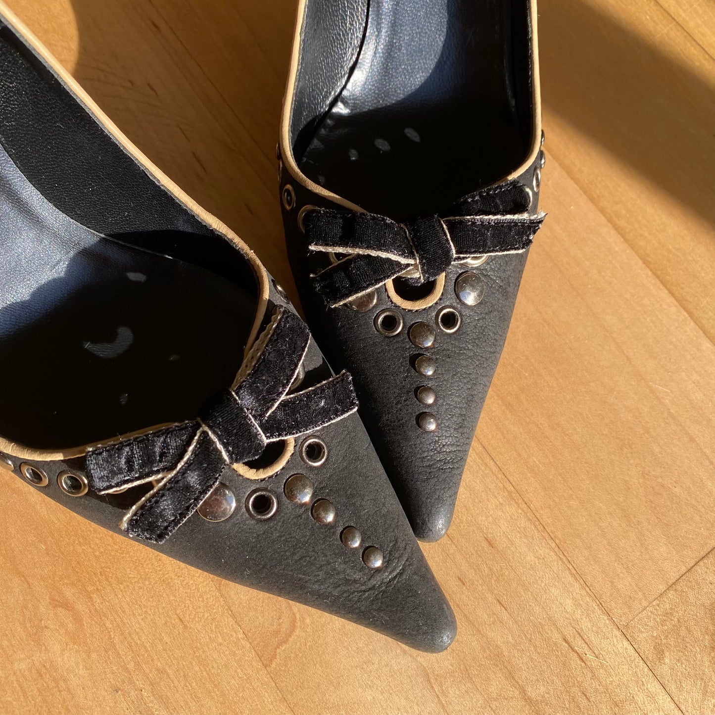 Prada 2001 Black Leather Bow Pointed Toe Pumps