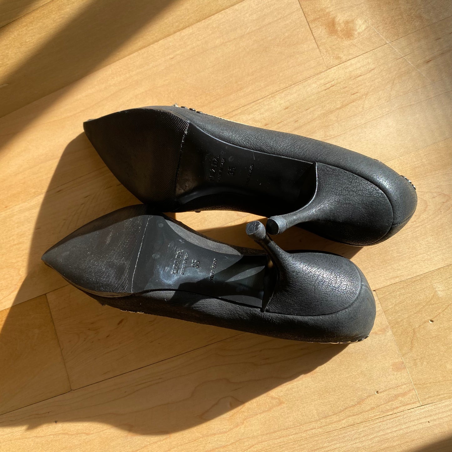 Prada 2001 Black Leather Bow Pointed Toe Pumps