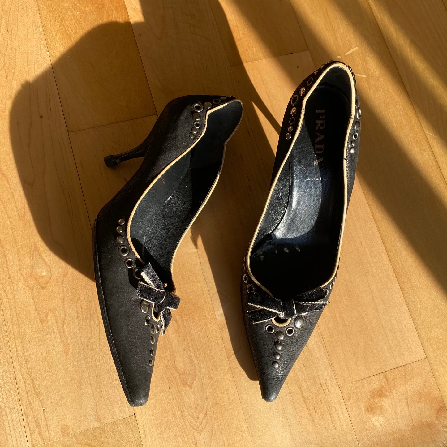 Prada 2001 Black Leather Bow Pointed Toe Pumps