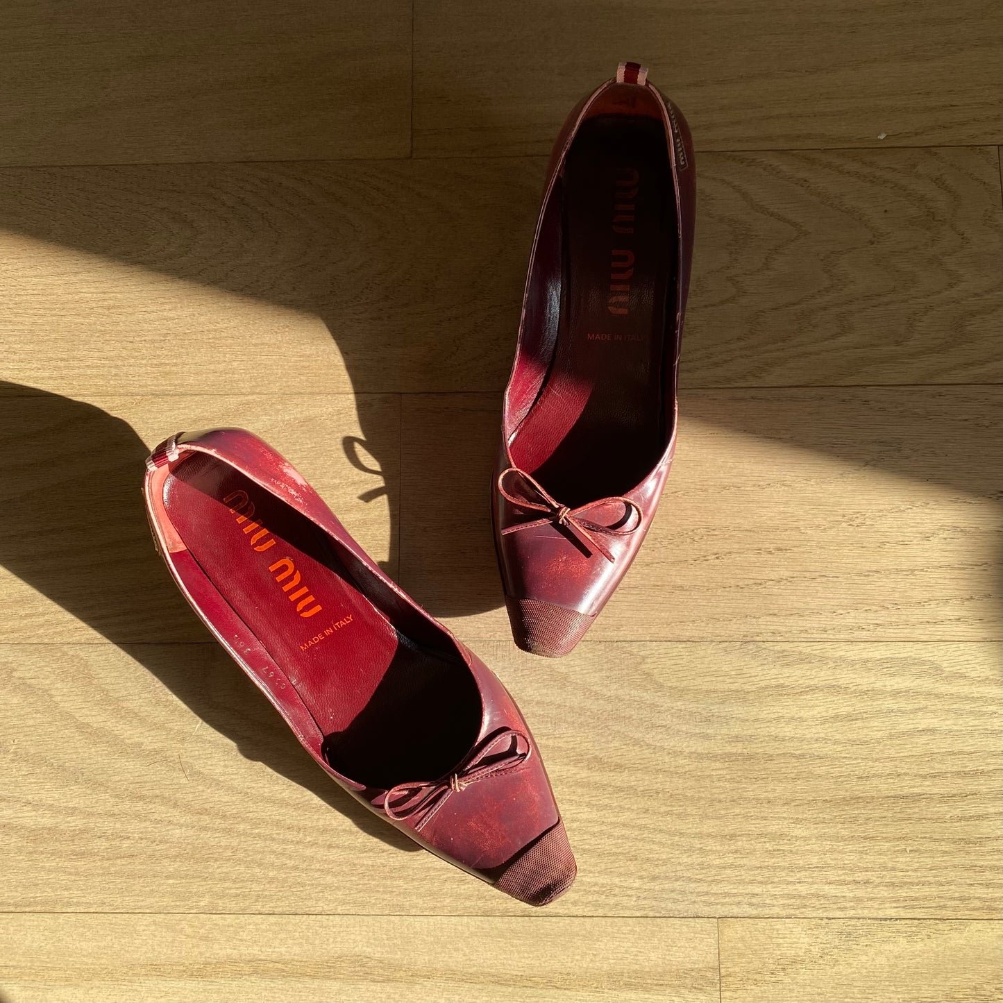 Miu Miu 2000 SS Burgundy Bow Pointed Toe Kitten Heels Pumps