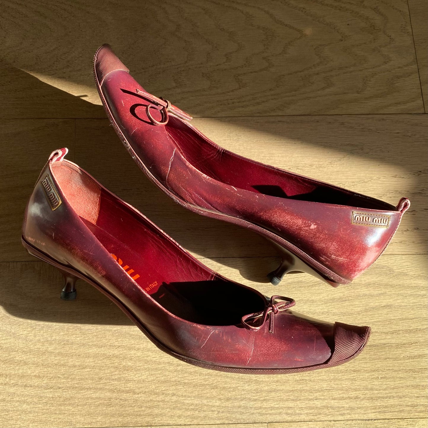 Miu Miu 2000 SS Burgundy Bow Pointed Toe Kitten Heels Pumps