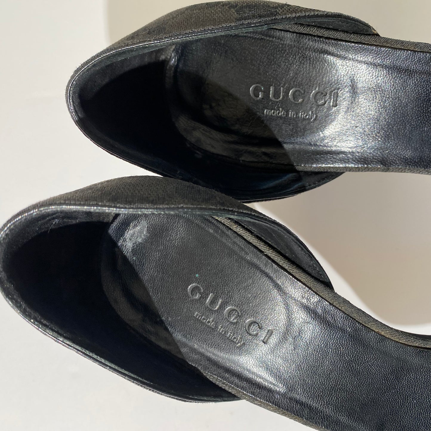 Gucci 2003 SS Black Monogram Bow Pointed Toe Kitten Heels